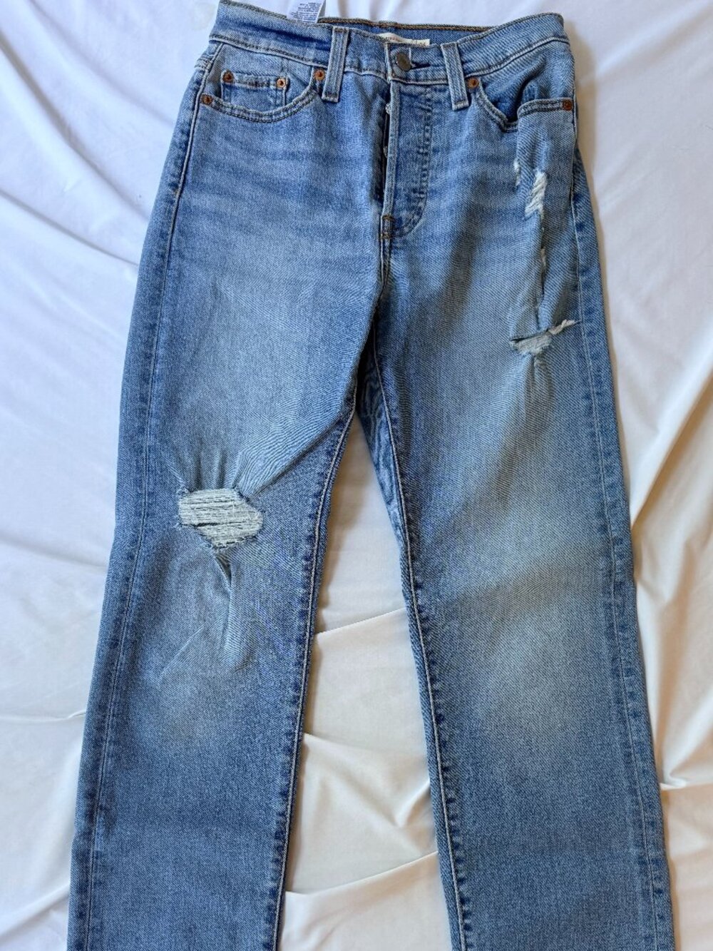 Levi’s Wedgie Straight Jeans 26 Distressed Light Wash Raw Hem